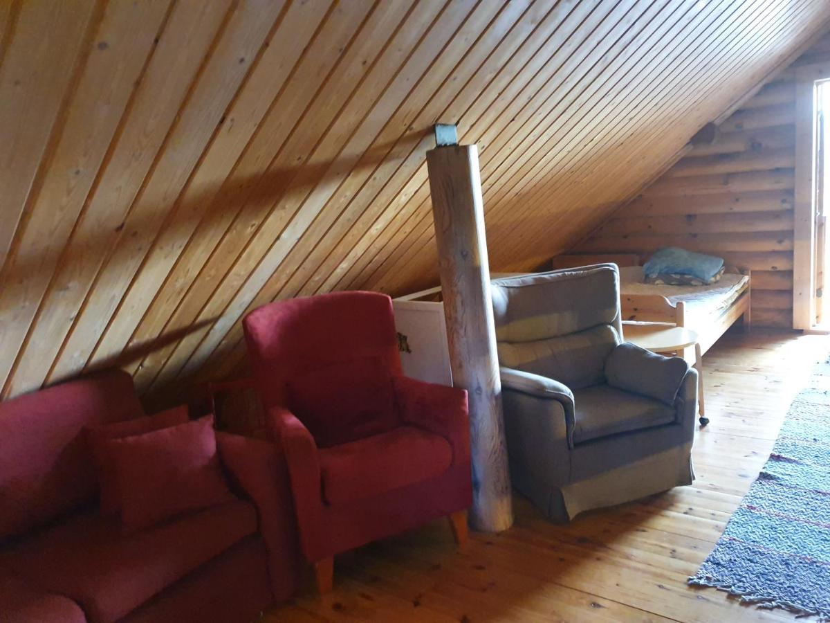 Viihtyisae Hirsimoekki Jaerven Rannalla Siikainen Zewnętrze zdjęcie