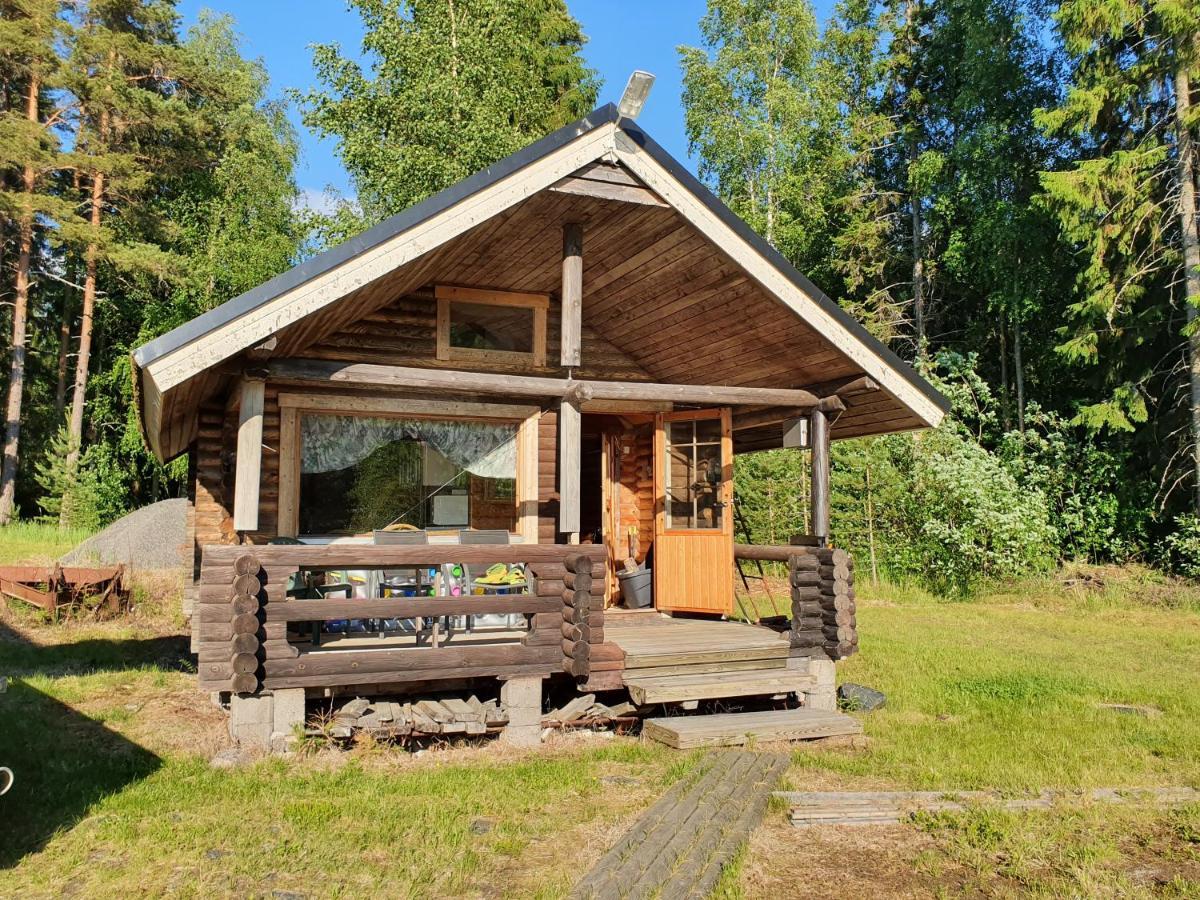 Viihtyisae Hirsimoekki Jaerven Rannalla Siikainen Zewnętrze zdjęcie