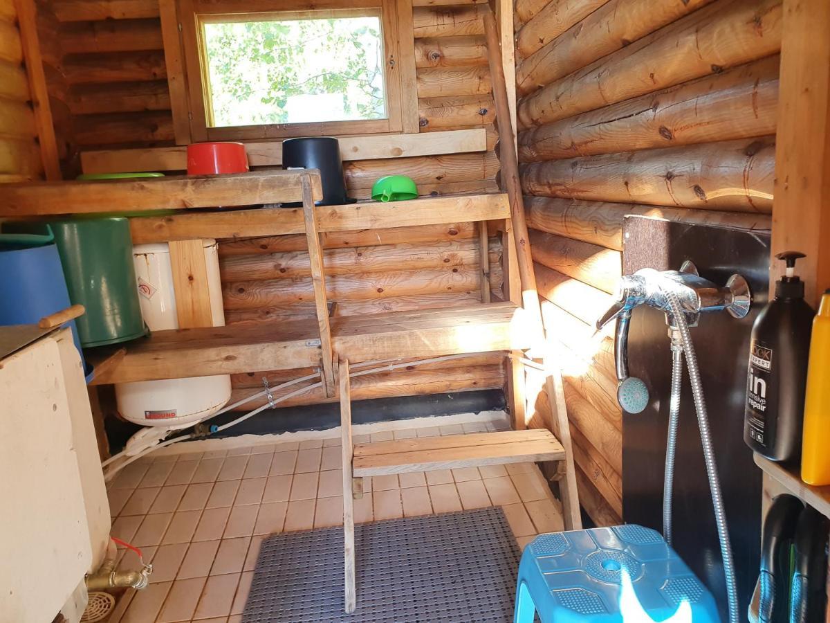 Viihtyisae Hirsimoekki Jaerven Rannalla Siikainen Zewnętrze zdjęcie