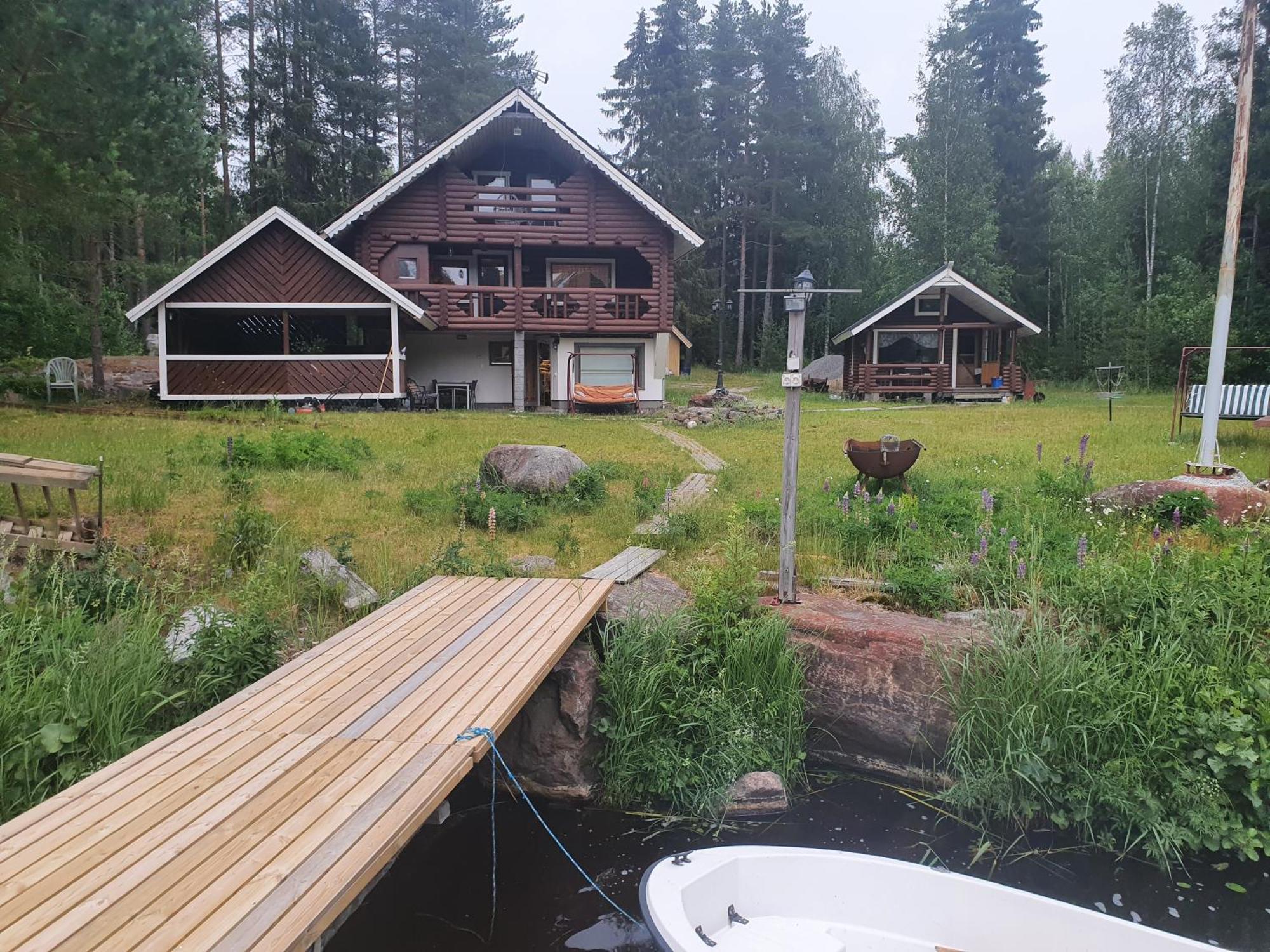 Viihtyisae Hirsimoekki Jaerven Rannalla Siikainen Zewnętrze zdjęcie